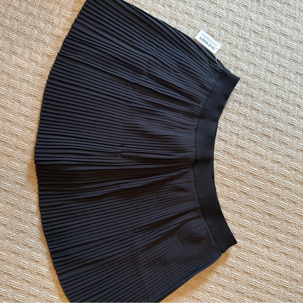 Old Navy Black Pleated Skater Skirt - Picture 2 of 2